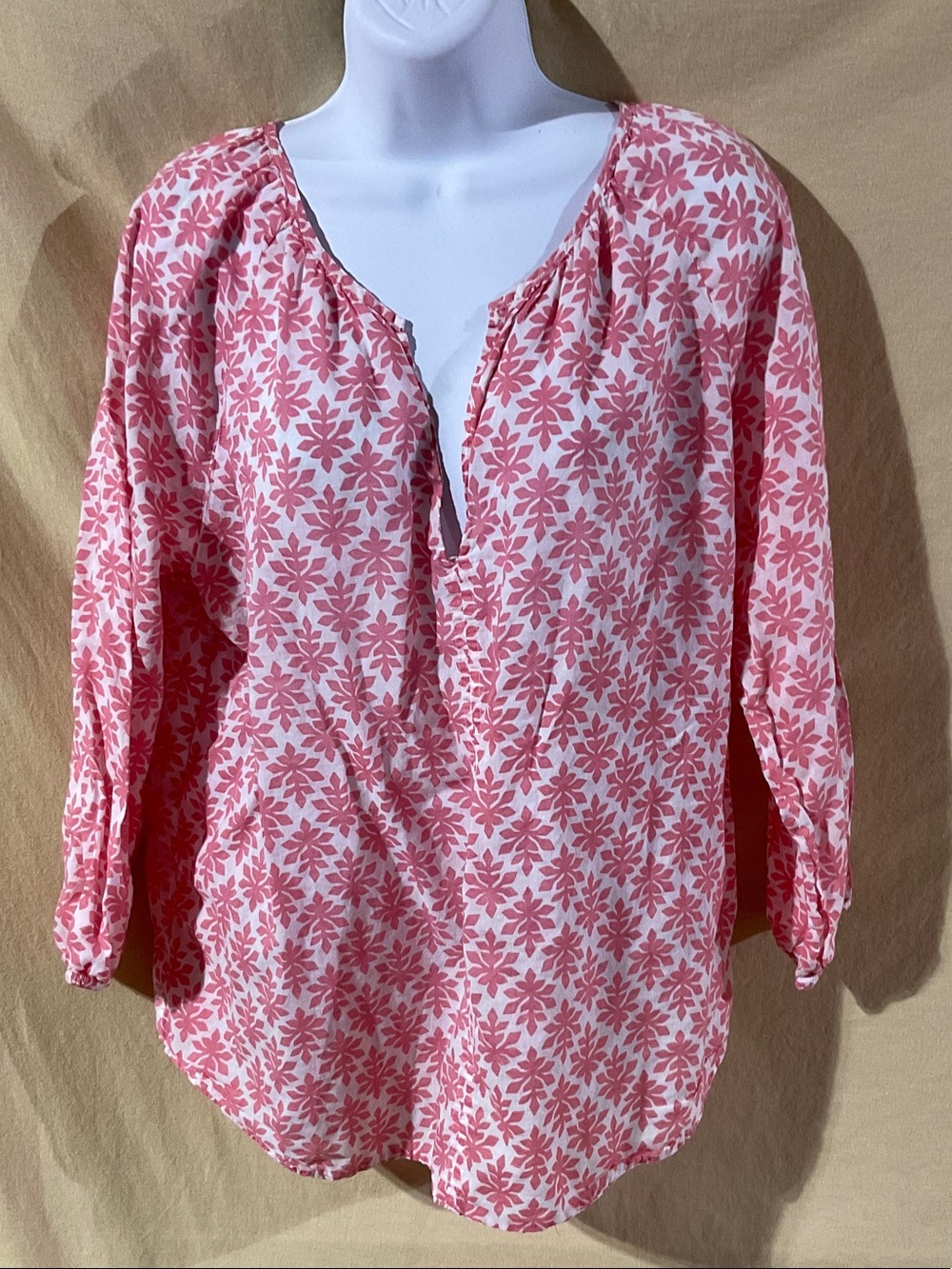 GAP Size XL Pink and White Floral-Style V-Neck Tunic